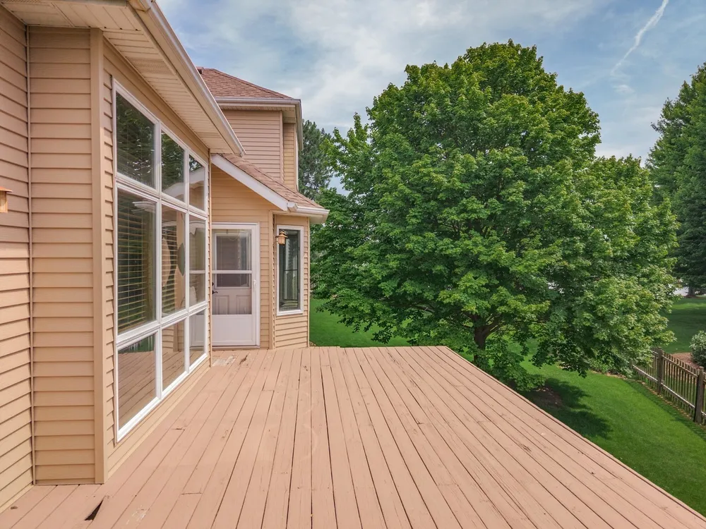 17 Smokey Ct, Bloomington, IL 61704