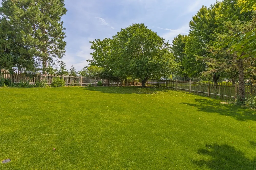 17 Smokey Ct, Bloomington, IL 61704