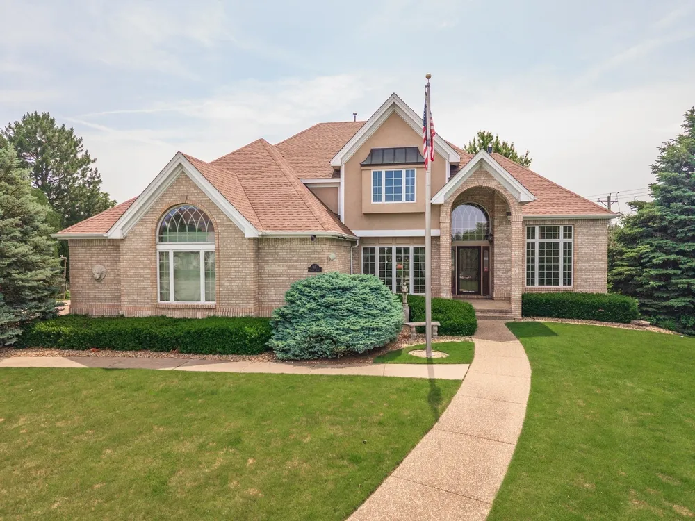 17 Smokey Ct, Bloomington, IL 61704