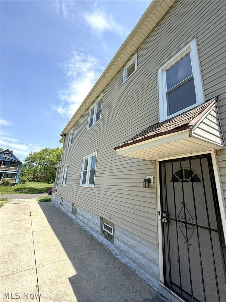 10514 Lamontier Ave, Cleveland, OH 44104