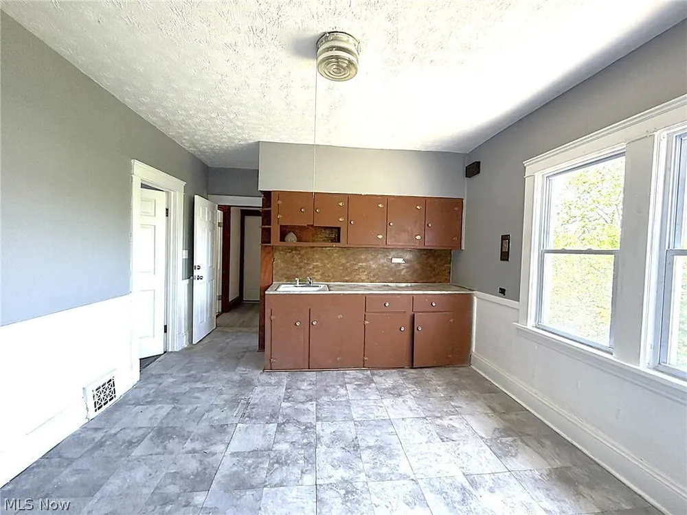 10514 Lamontier Ave, Cleveland, OH 44104