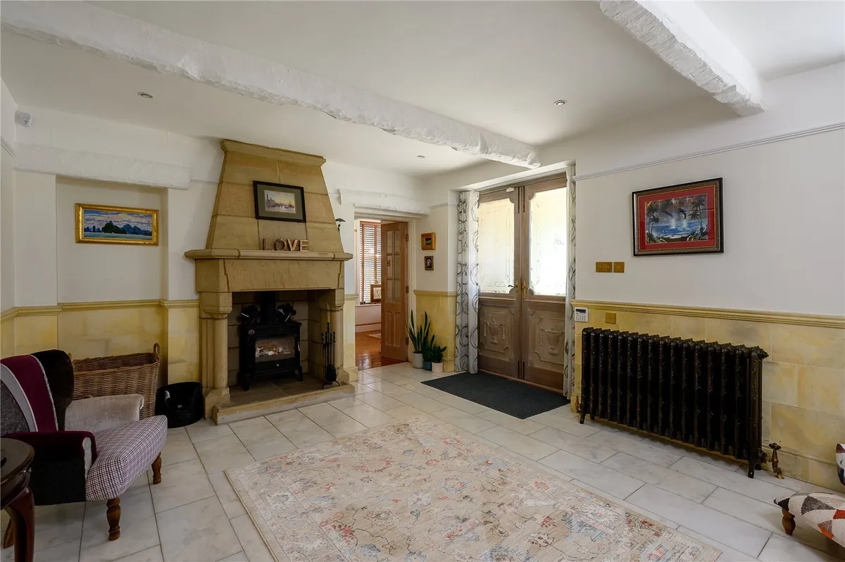 Harrogate Road, Leeds, LS17