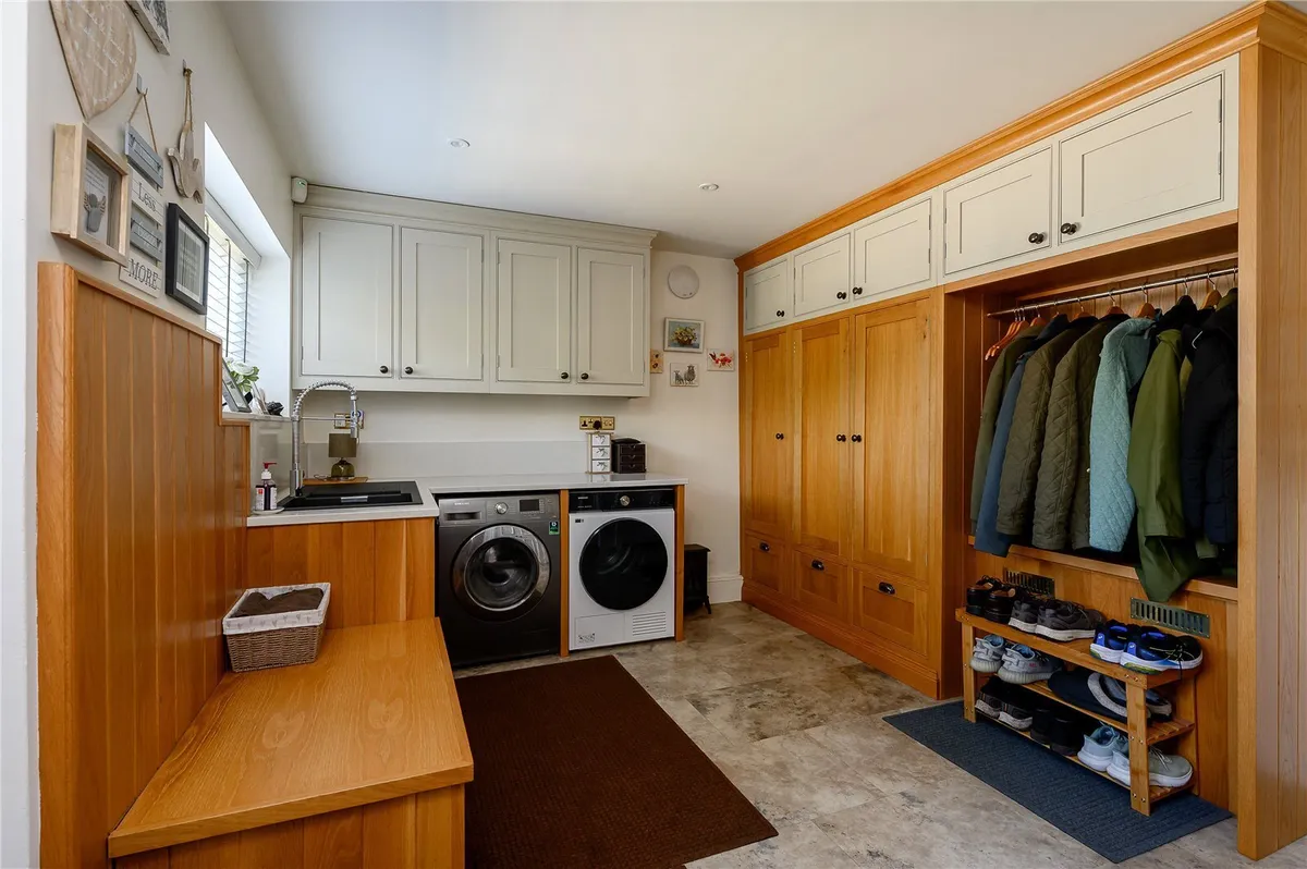 Harrogate Road, Leeds, LS17