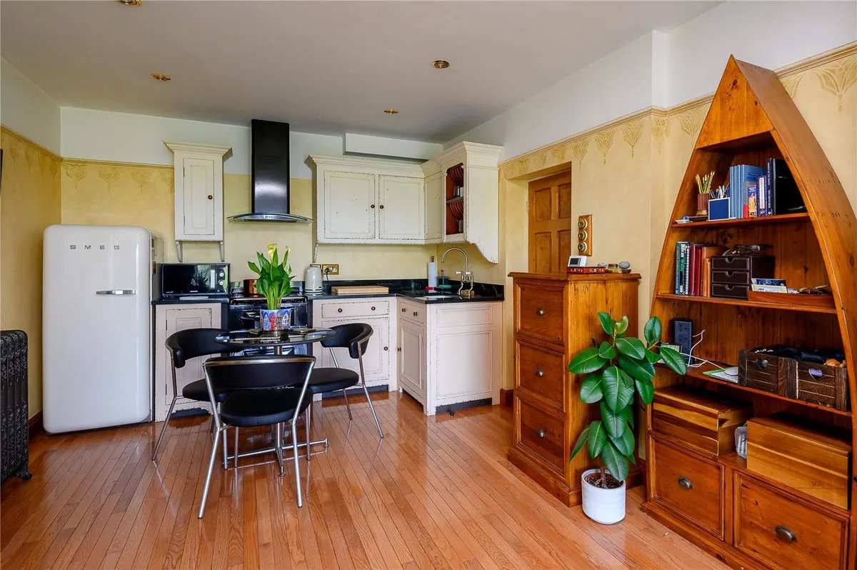 Harrogate Road, Leeds, LS17