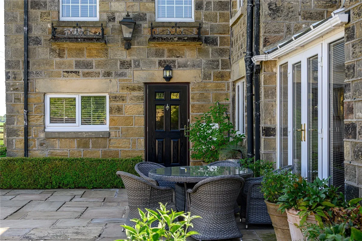 Harrogate Road, Leeds, LS17