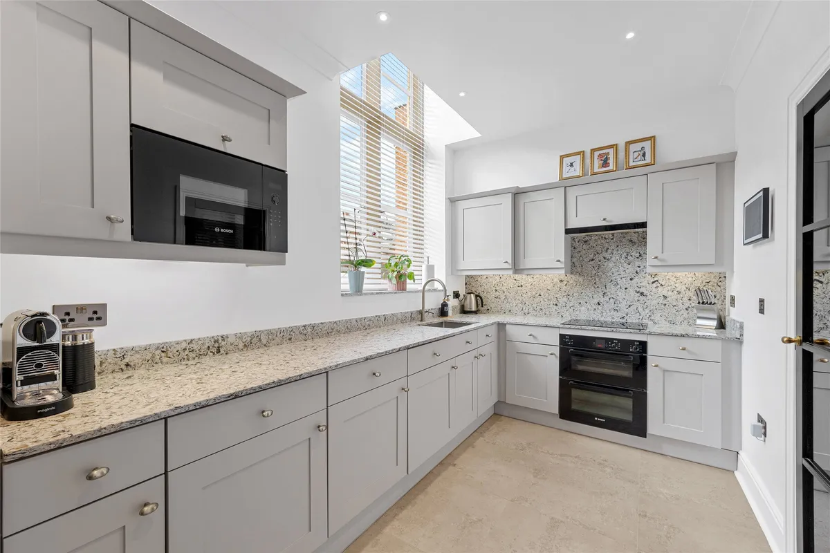 Lavender Close, Leatherhead, Surrey, KT22