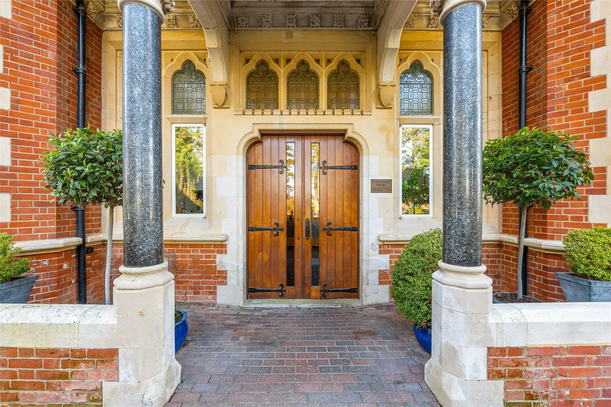 Lavender Close, Leatherhead, Surrey, KT22