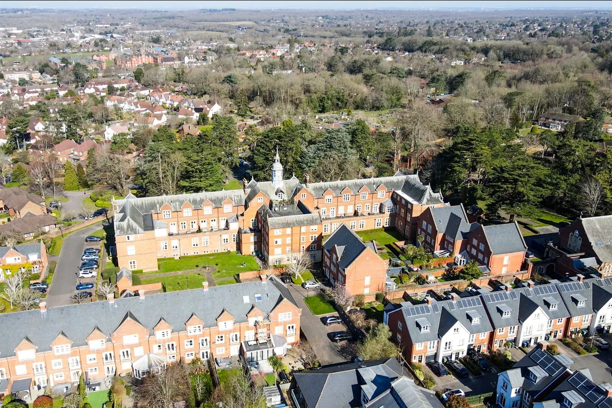 Lavender Close, Leatherhead, Surrey, KT22