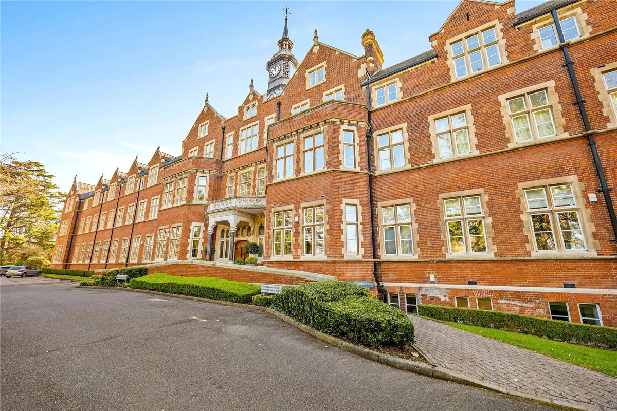 Lavender Close, Leatherhead, Surrey, KT22
