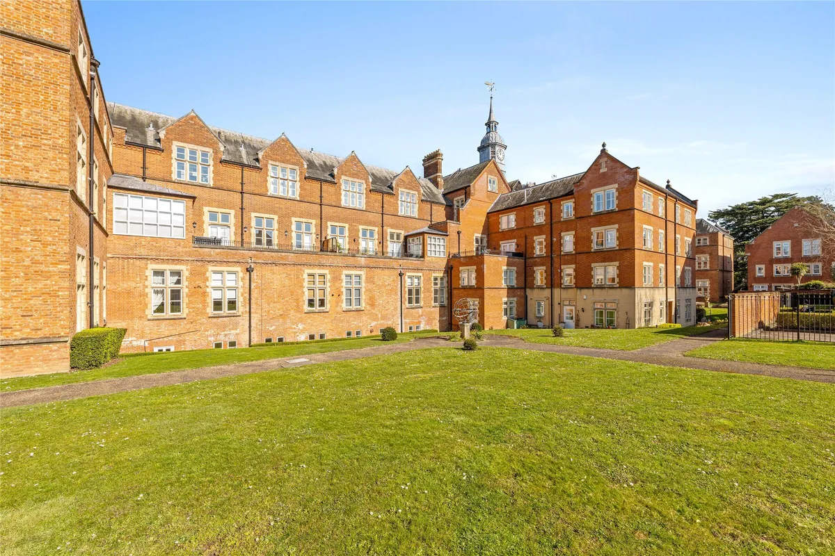 Lavender Close, Leatherhead, Surrey, KT22