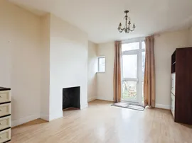 Hulse Avenue, Barking thumb 3