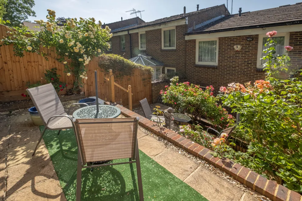 Heights Close, London, SW20 photo 12