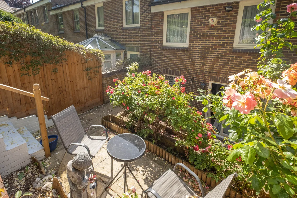 Heights Close, London, SW20 photo 13