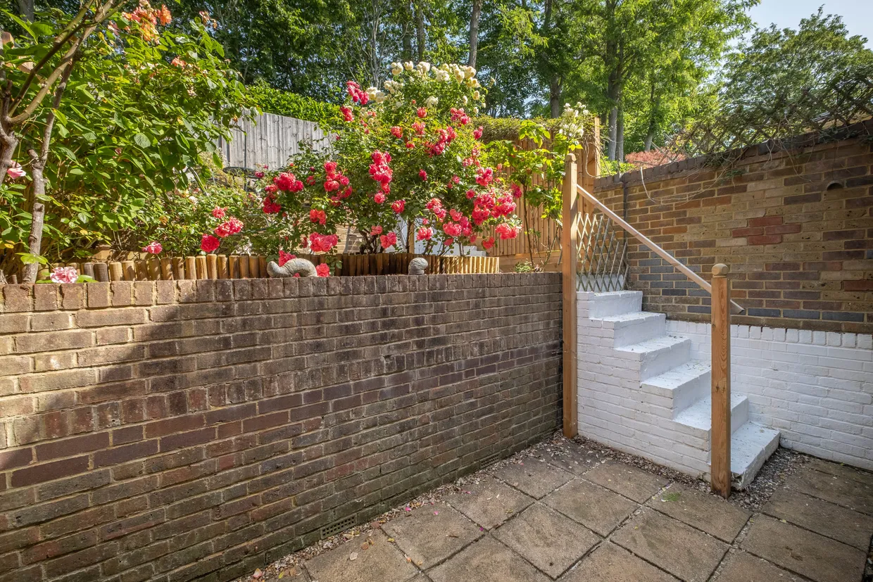 Heights Close, London, SW20 photo 15