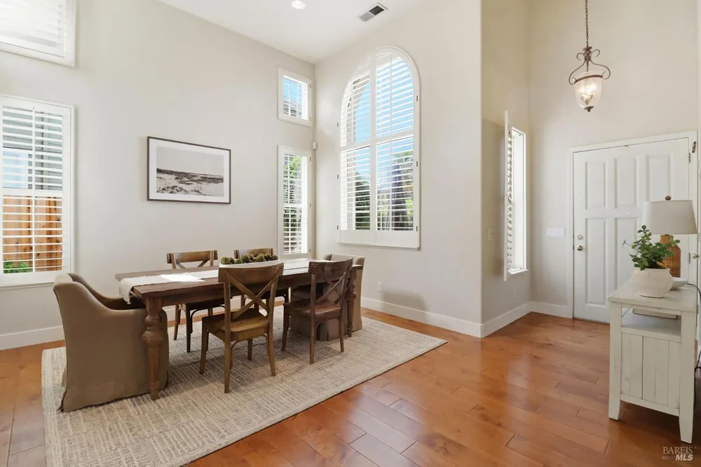 18 Richardson Rd, Novato, CA 94949
