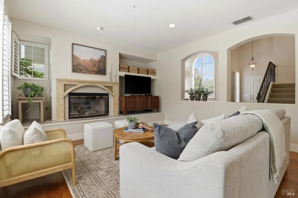 18 Richardson Rd, Novato, CA 94949