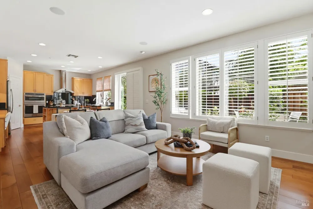 18 Richardson Rd, Novato, CA 94949