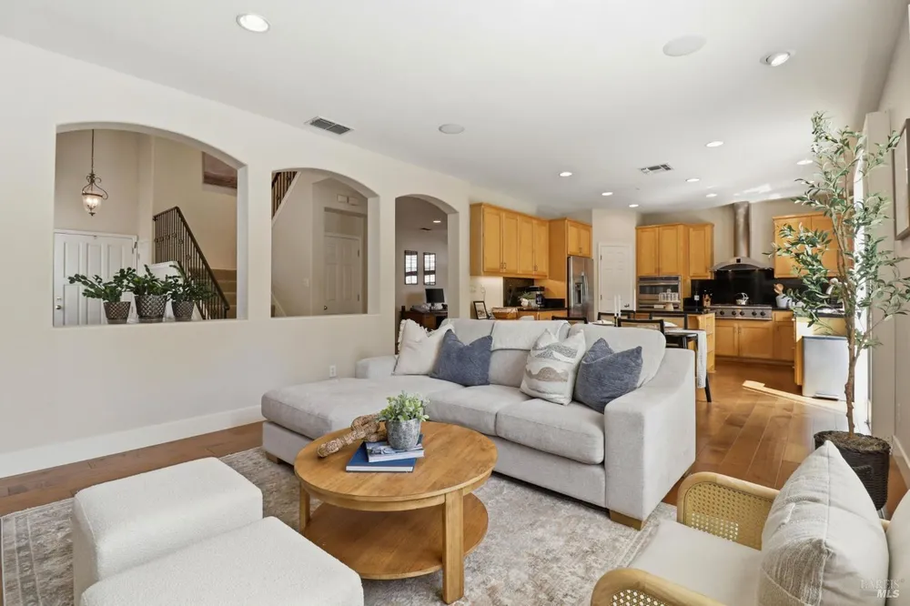 18 Richardson Rd, Novato, CA 94949