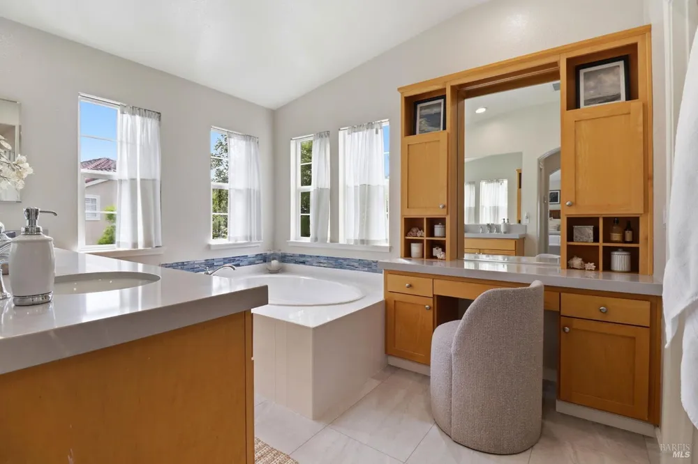18 Richardson Rd, Novato, CA 94949