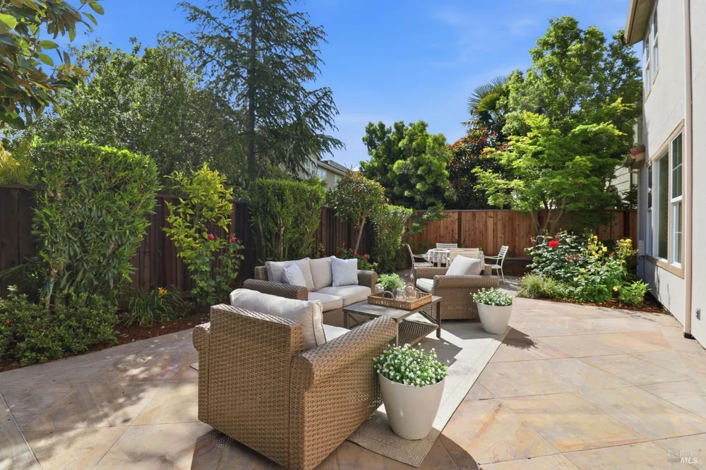 18 Richardson Rd, Novato, CA 94949