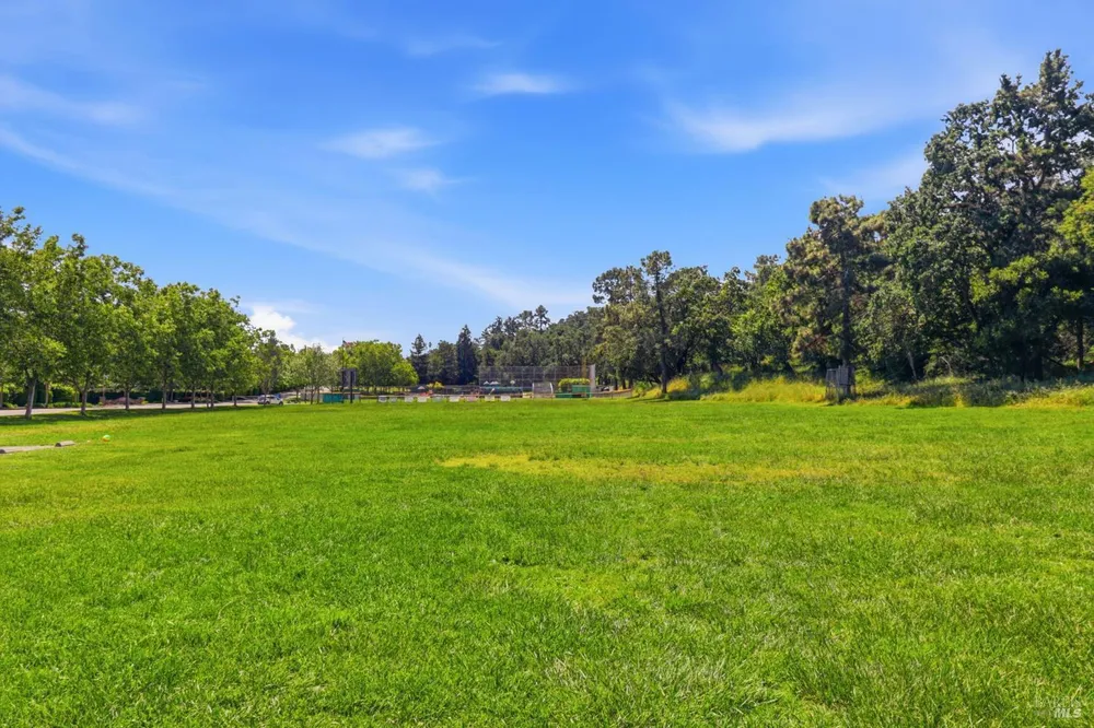 18 Richardson Rd, Novato, CA 94949