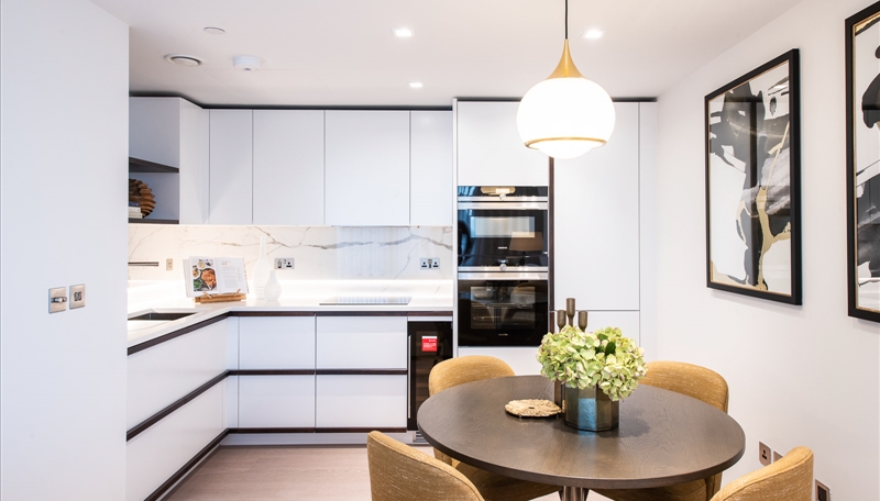 Luxury Two Bedroom Apartment To Let  Balcony  Concierge & Spa Facilities Image 4