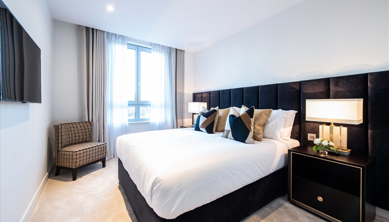 Luxury Two Bedroom Apartment To Let  Balcony  Concierge & Spa Facilities Image 5