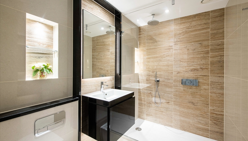 Luxury Two Bedroom Apartment To Let  Balcony  Concierge & Spa Facilities Image 6