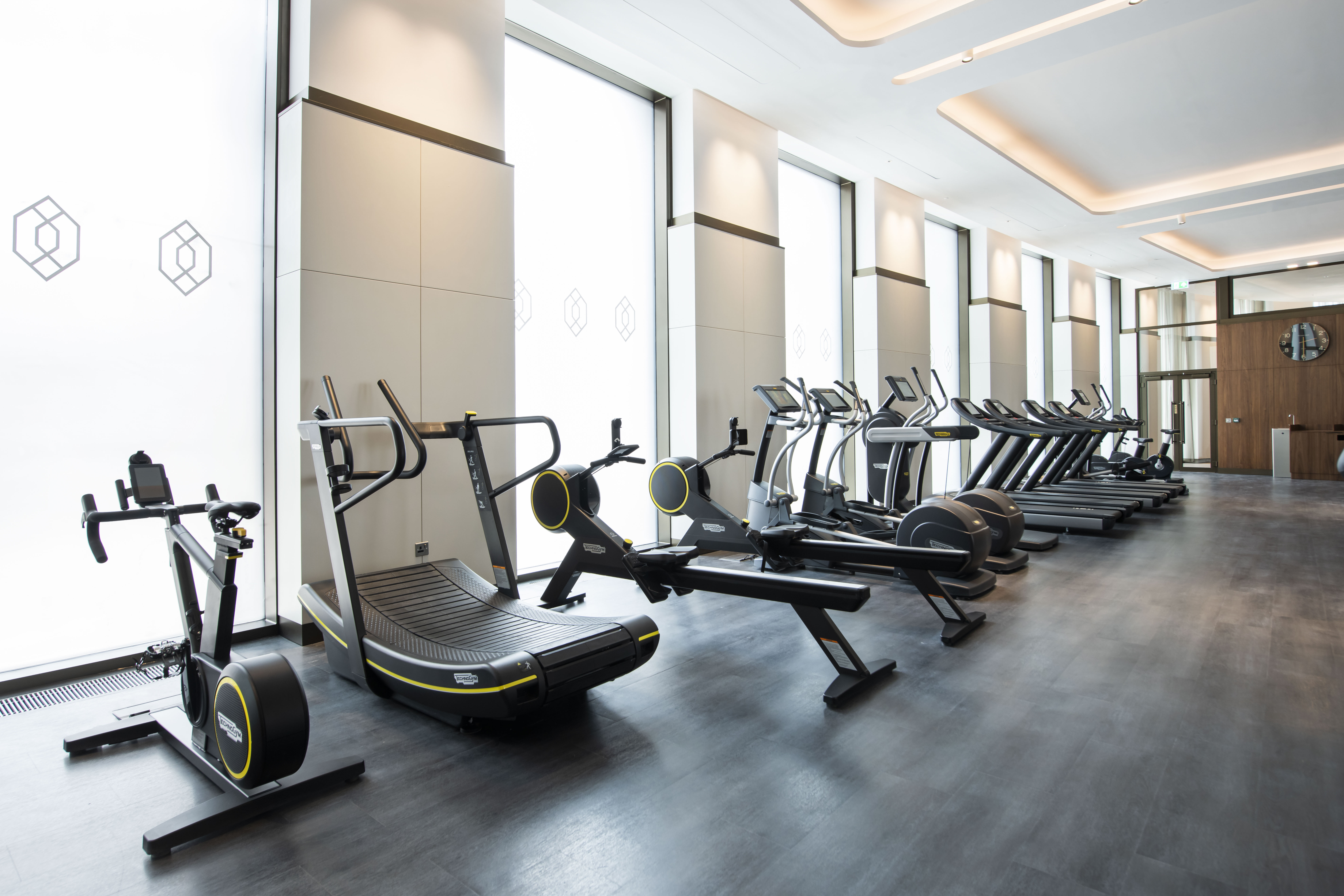 Luxury Two Bedroom Apartment To Let  Balcony  Concierge & Spa Facilities Image 14