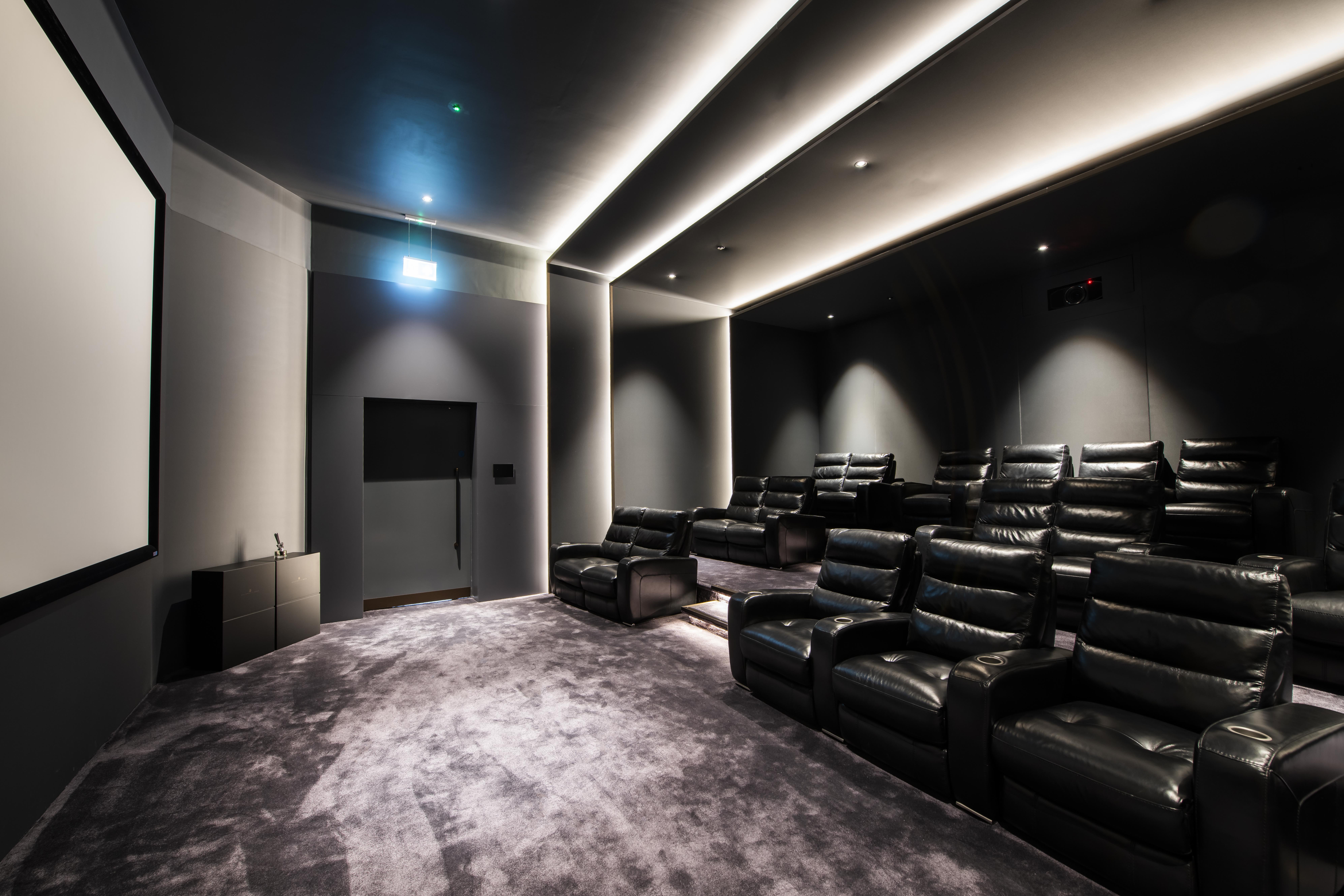 Luxury Two Bedroom Apartment To Let  Balcony  Concierge & Spa Facilities Image 15