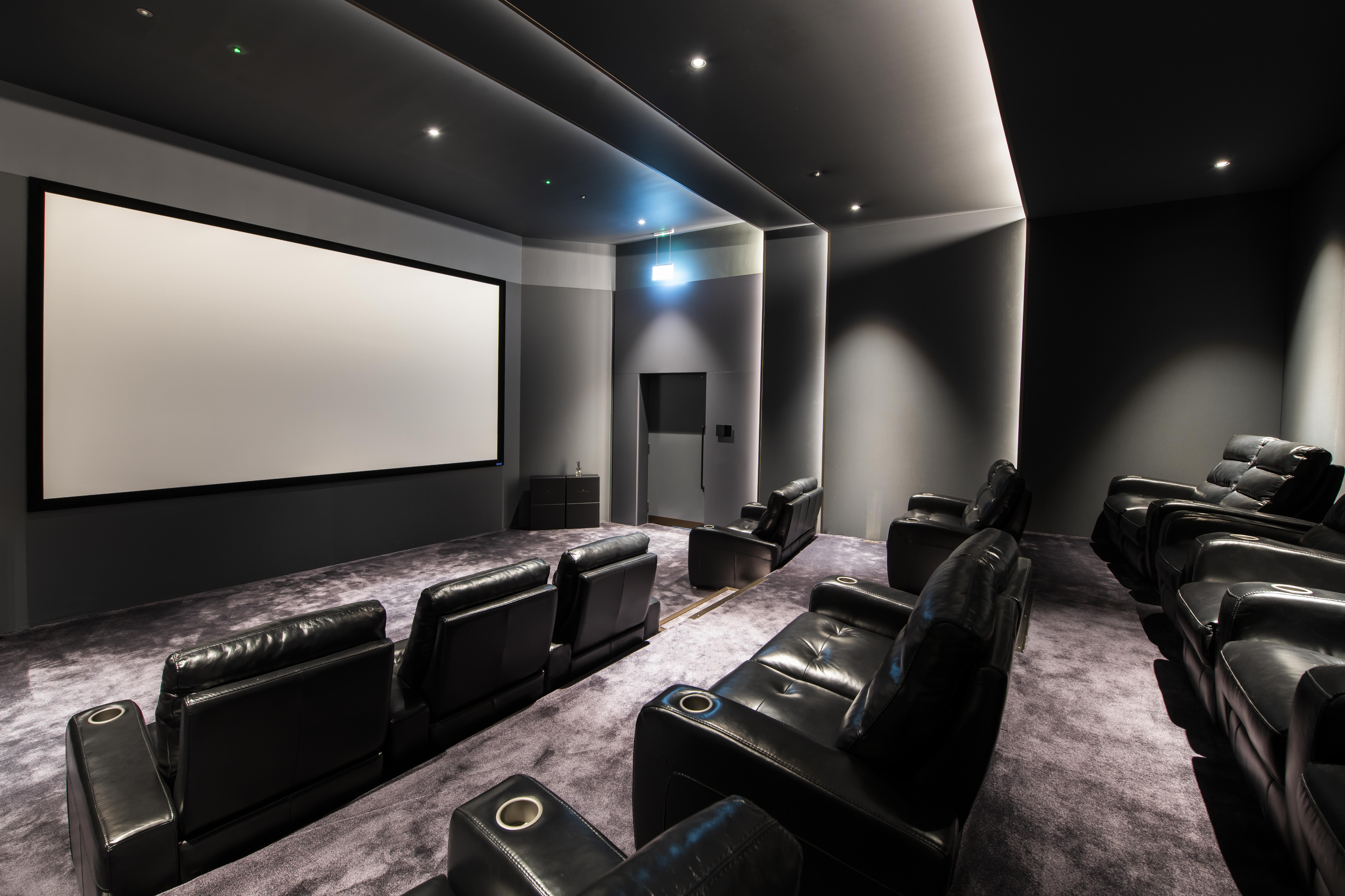 Luxury Two Bedroom Apartment To Let  Balcony  Concierge & Spa Facilities Image 16