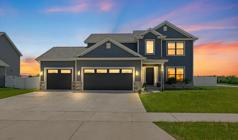 301 Sutton St, Savoy, IL 61874