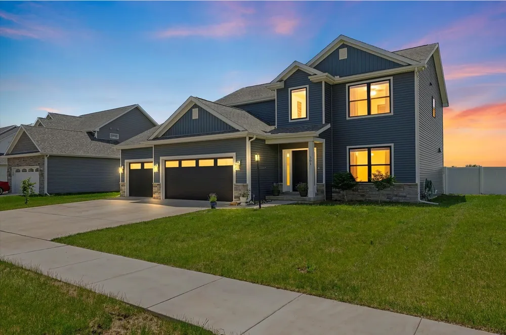 301 Sutton St, Savoy, IL 61874