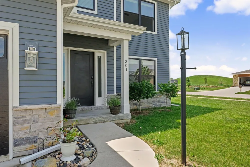 301 Sutton St, Savoy, IL 61874