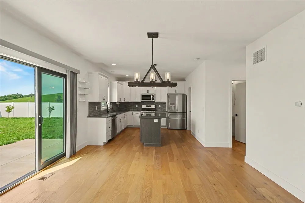 301 Sutton St, Savoy, IL 61874