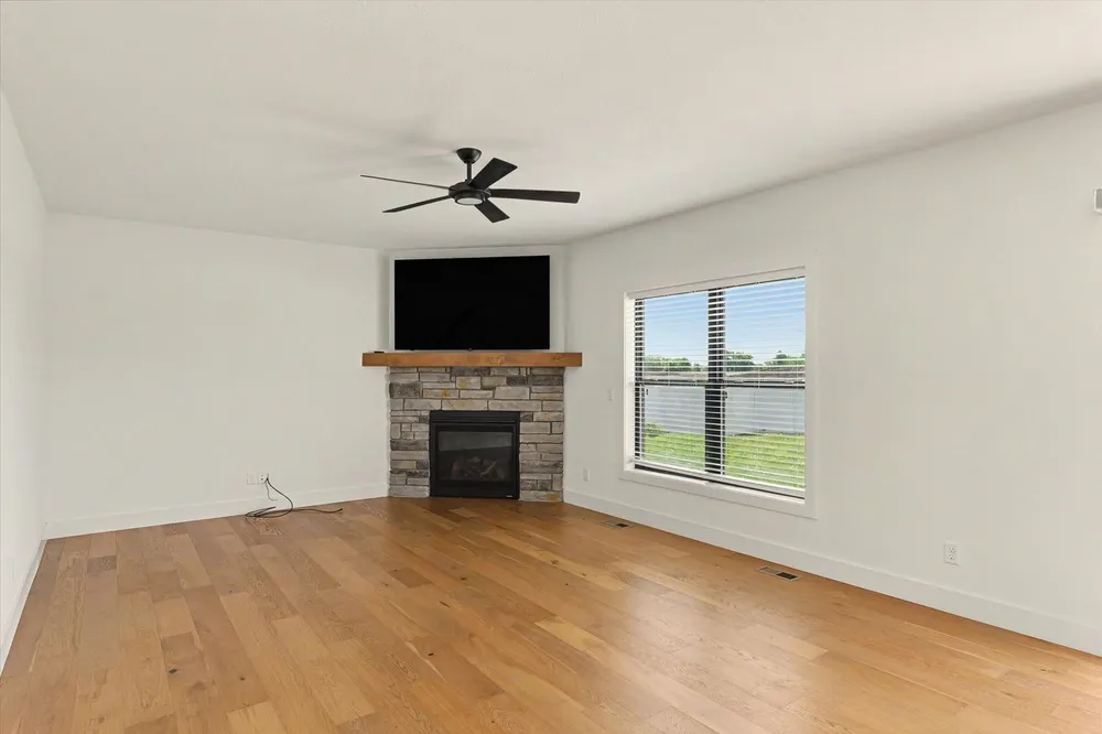 301 Sutton St, Savoy, IL 61874