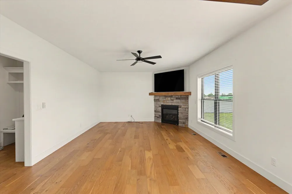 301 Sutton St, Savoy, IL 61874