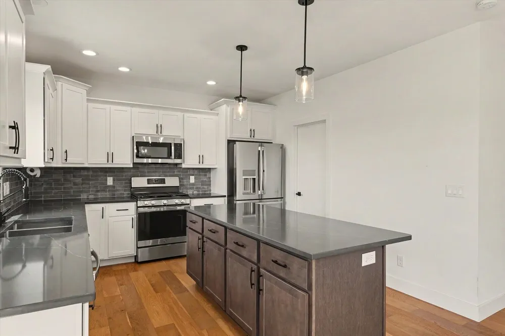 301 Sutton St, Savoy, IL 61874