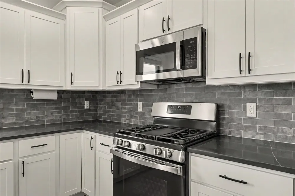301 Sutton St, Savoy, IL 61874