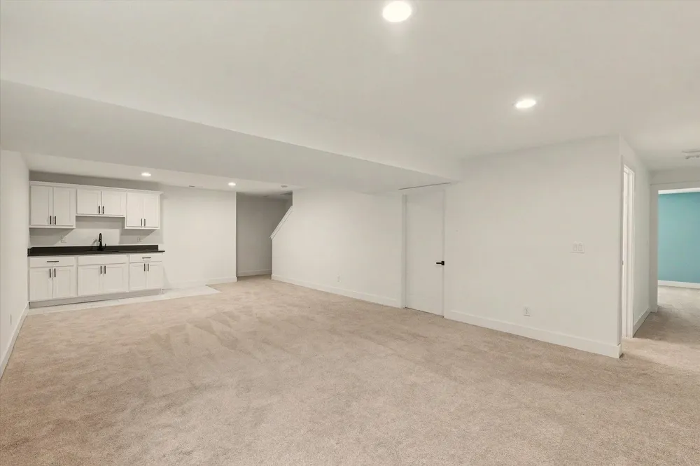 301 Sutton St, Savoy, IL 61874