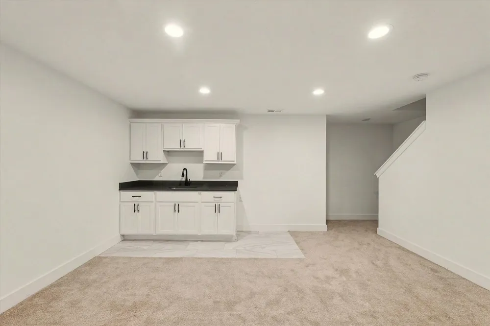 301 Sutton St, Savoy, IL 61874