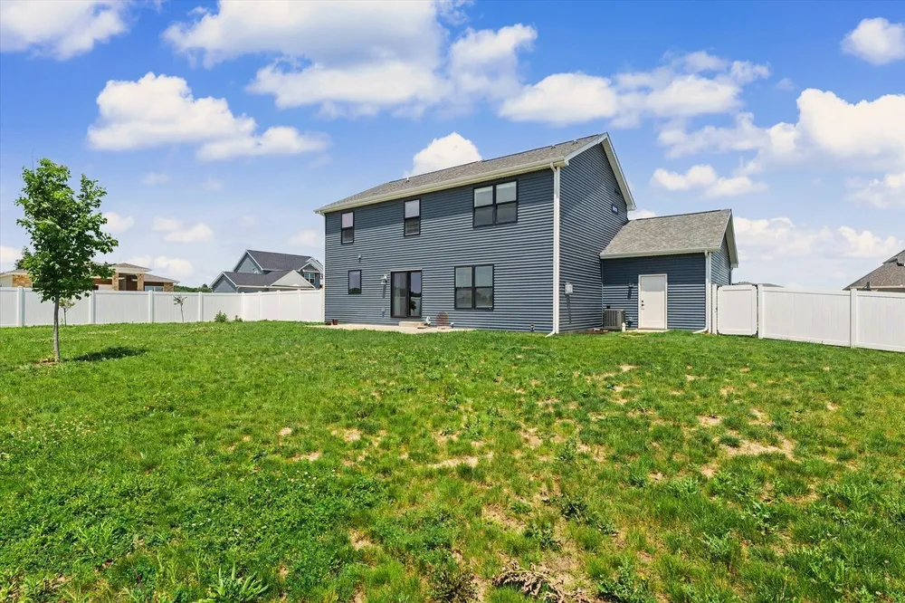 301 Sutton St, Savoy, IL 61874