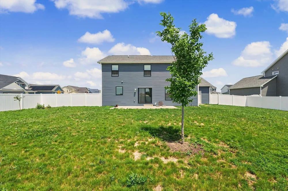 301 Sutton St, Savoy, IL 61874
