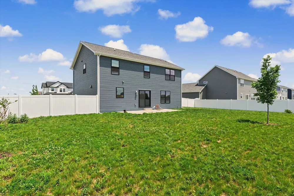 301 Sutton St, Savoy, IL 61874