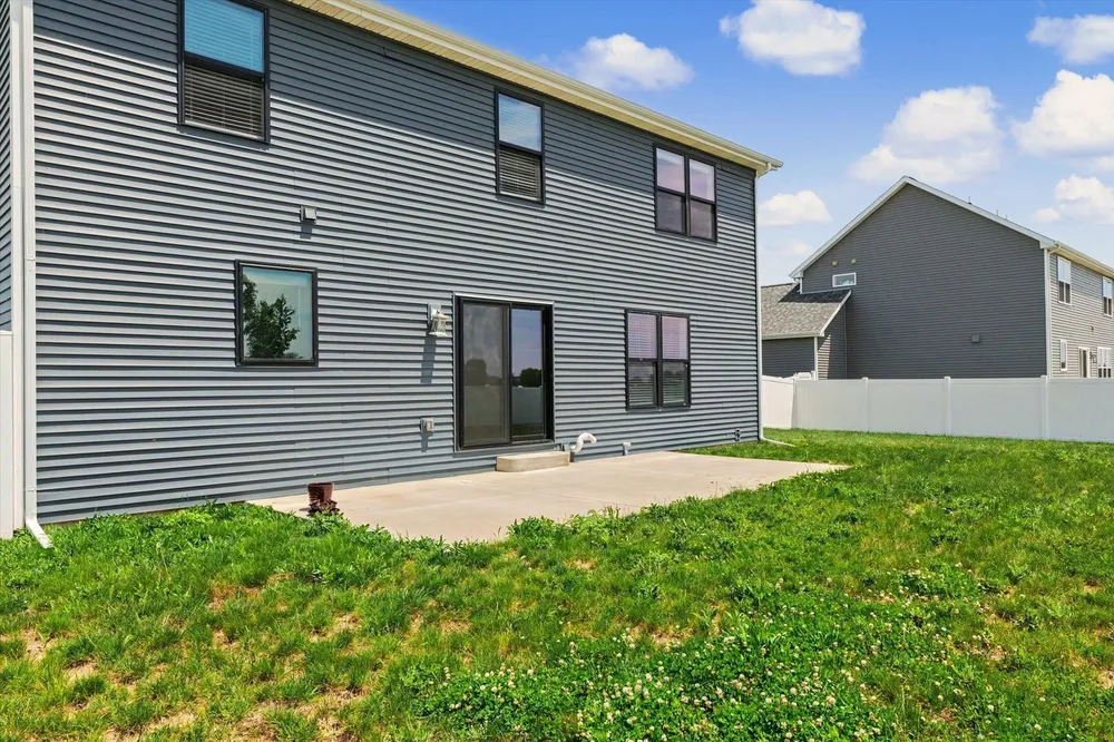 301 Sutton St, Savoy, IL 61874
