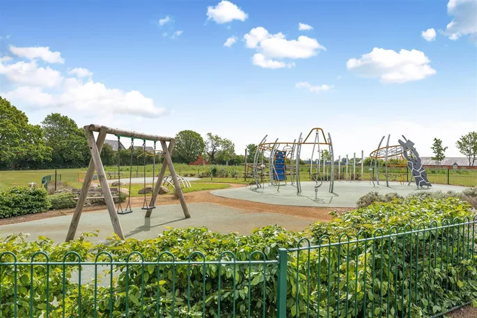 Property carousel image 24
