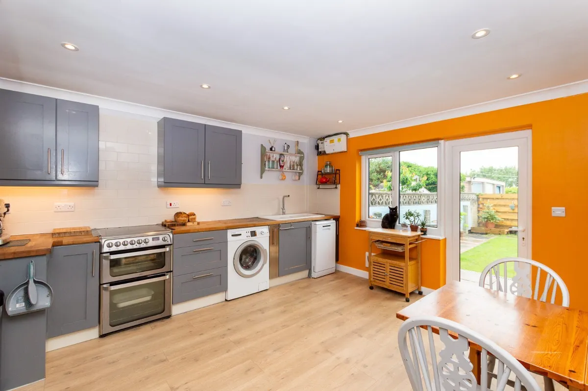 Bro Gwylwyr, Nefyn, Gwynedd, LL53