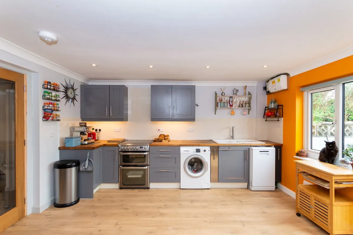 Bro Gwylwyr, Nefyn, Gwynedd, LL53