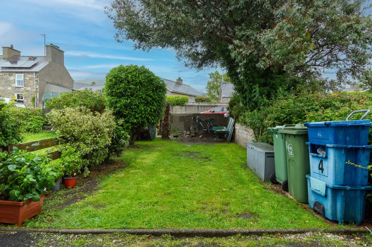 Bro Gwylwyr, Nefyn, Gwynedd, LL53