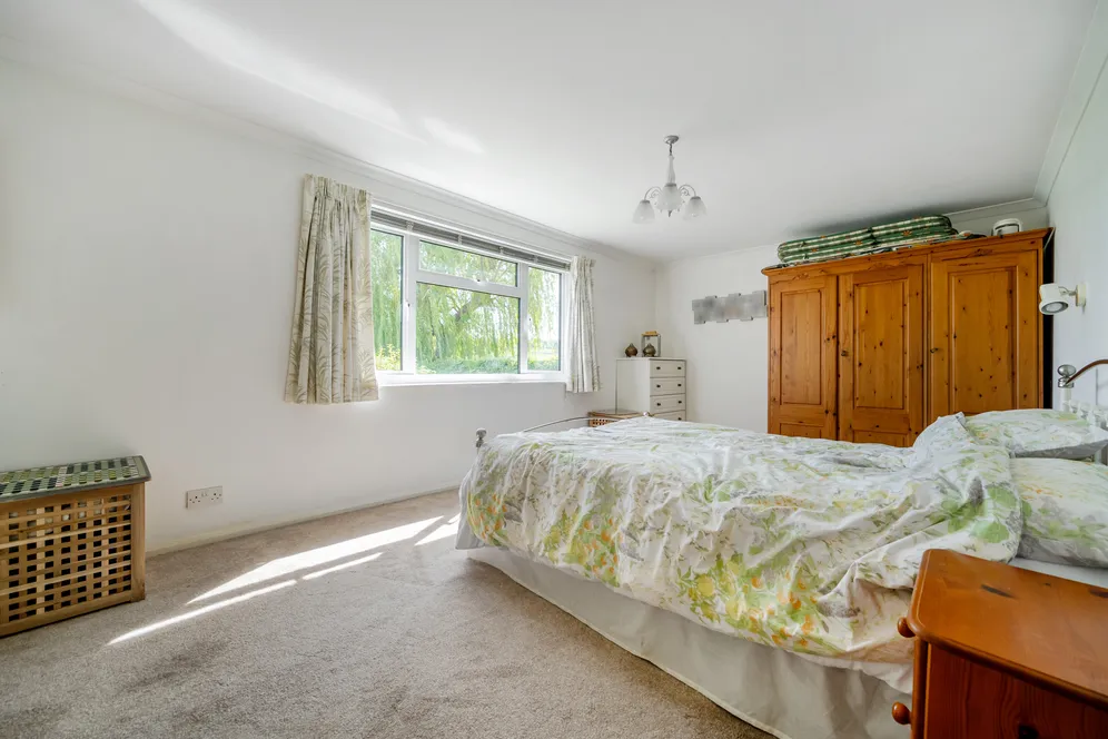 Riverside, Bourne End, SL8 photo 16